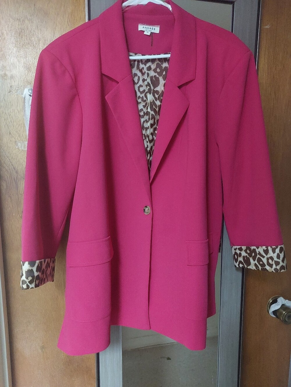 Andree by Unit pink button blazer size 1X cheetah print lining.Small stain Sleev
